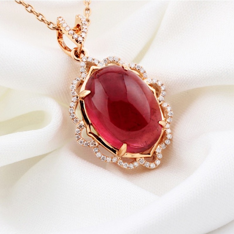 Kalung Dengan Liontin Ruby Warna Rose Gold