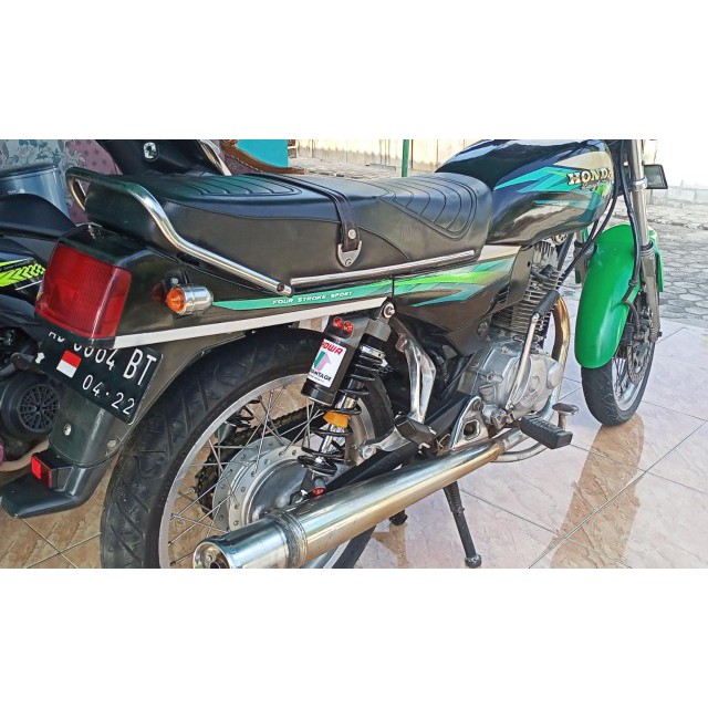 skok belakang tabung showa per hitam