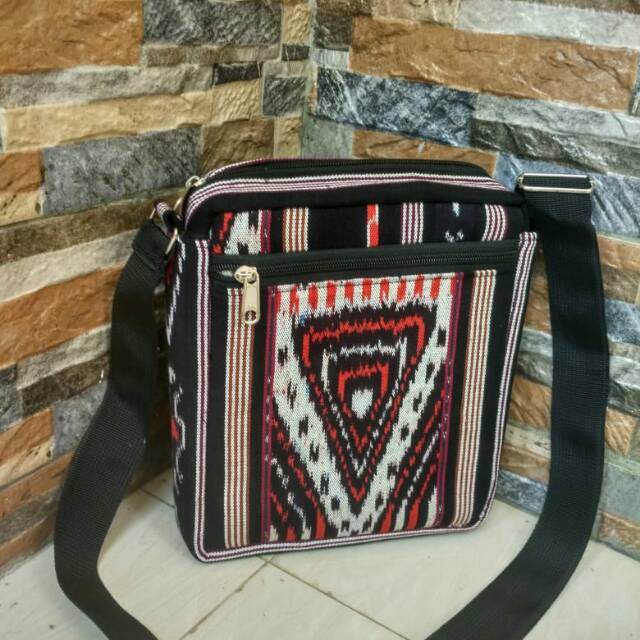 Tas selempang tenun