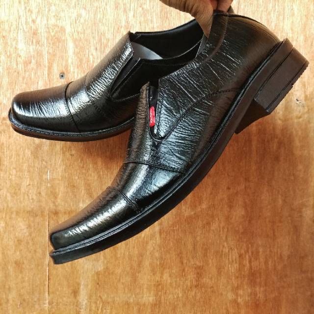 Kickers Sepatu Pantofel Pria Bahan Kulit Asli Kode PB.2