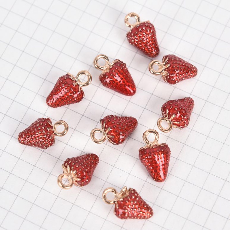 10pcs / set Liontin Enamel Bentuk Strawberry Bahan Alloy Untuk Perhiasan