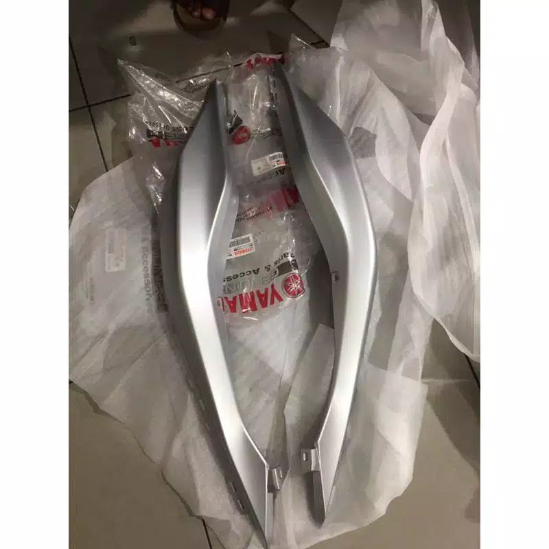 BODY BELAKANG KANAN KIRI AEROX 155 SILVER ORIGINAL