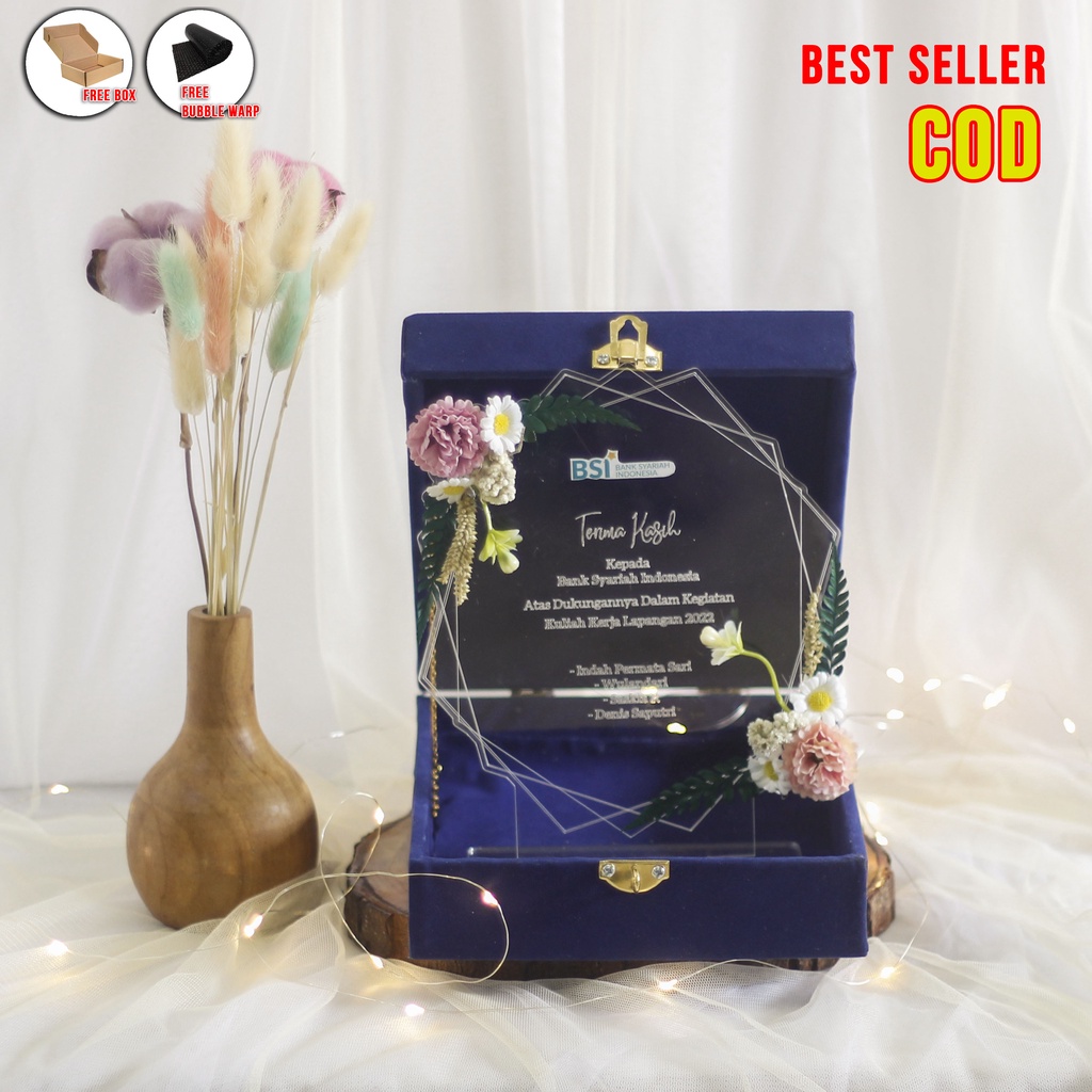 Vandel akrilik Plakat Akrilik Custom + box Plakat Wisuda Plakat Magang Plakat KKN + BOX custom foto dan tulisan kado wedding kado ulang tahun kado aniversary