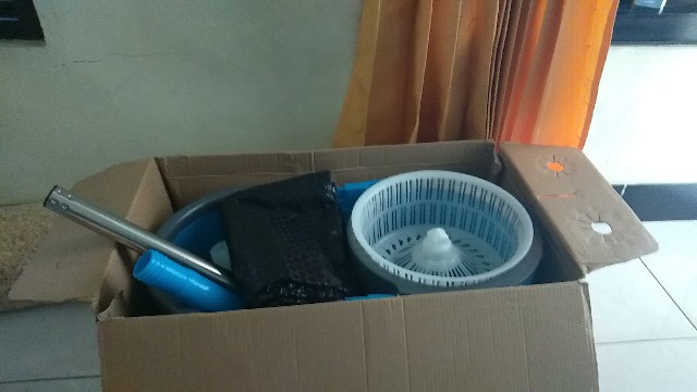 Alat Pel Lantai Magic Wonder Spin Mop Original Putar 360 Derajat Otomatis Tanpa Peras Pakai Roda