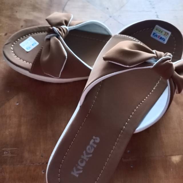 Sandal selop wanita kickers