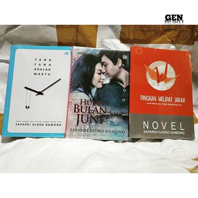 Buku Sepaket trilogi Hujan bulan Juni by Sapardi Djoko Darmono