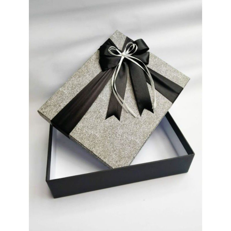 

kotak kado / kotak buku 17x22x5cm