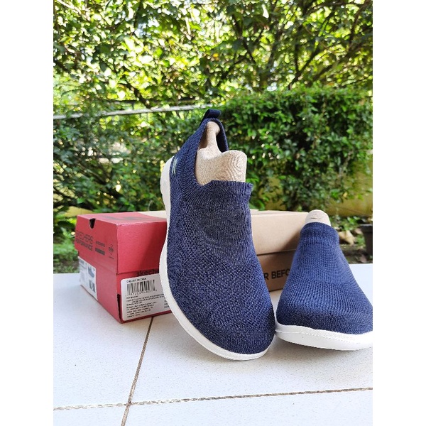 Sepatu Slip On Wanita Skechers Go Walk Lite Breathtaking