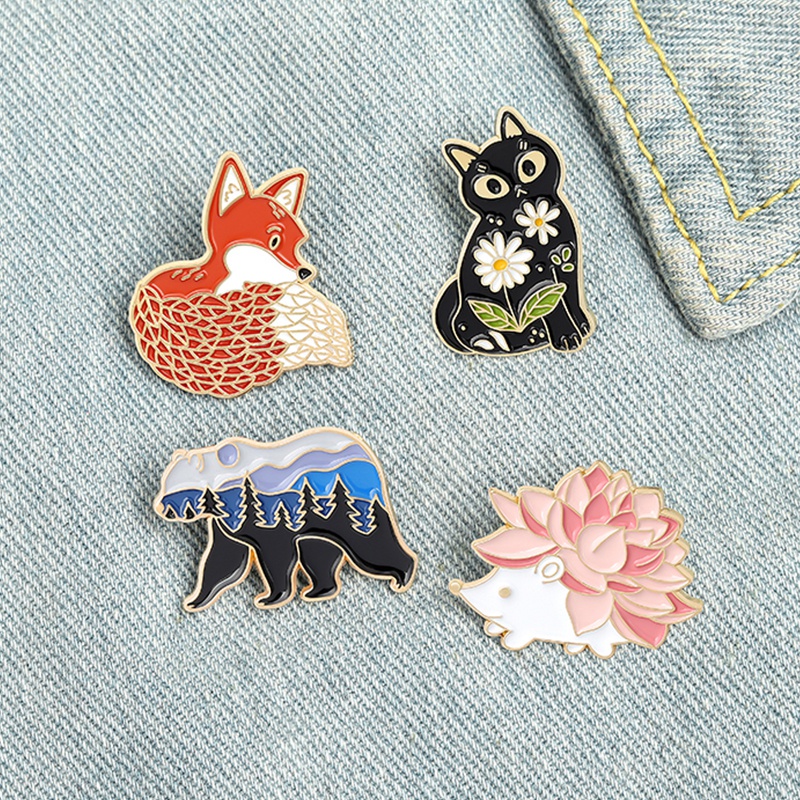 Bros Pin Enamel Bentuk Landak / Kucing / Rubah Untuk Hadiah Teman