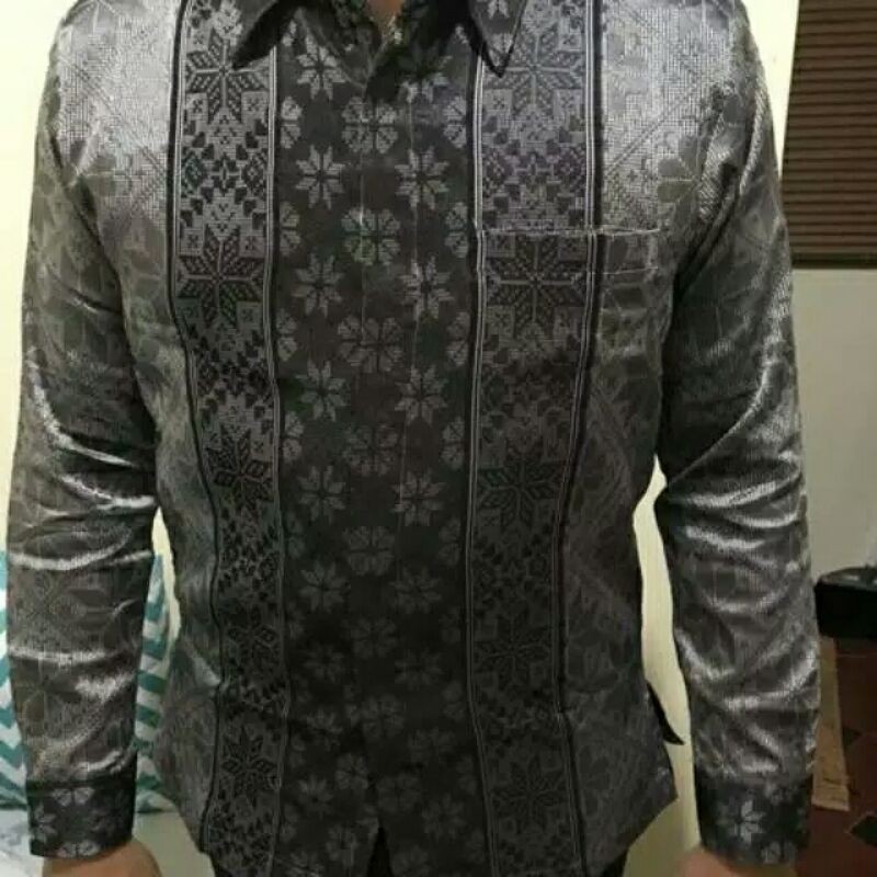 kemeja tenun baron