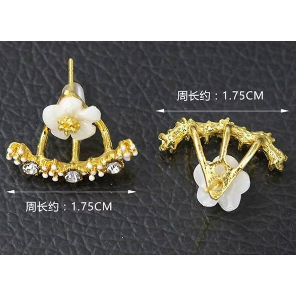 Anting Tusuk Bentuk Bunga Daisy Bahan Alloy untuk Wanita / Anting Cantik warna Gold / Anting warna silver