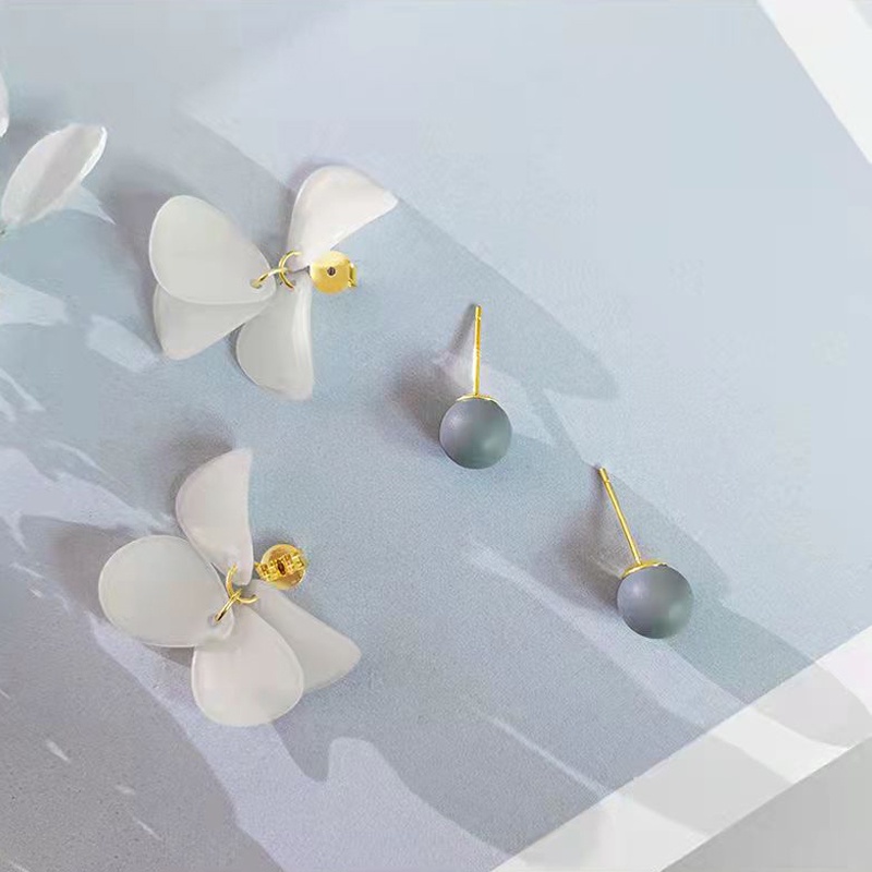 Anting Hook Wanita Kelopak Bunga Daily Fashion - Anting Kelopak Bunga Putih