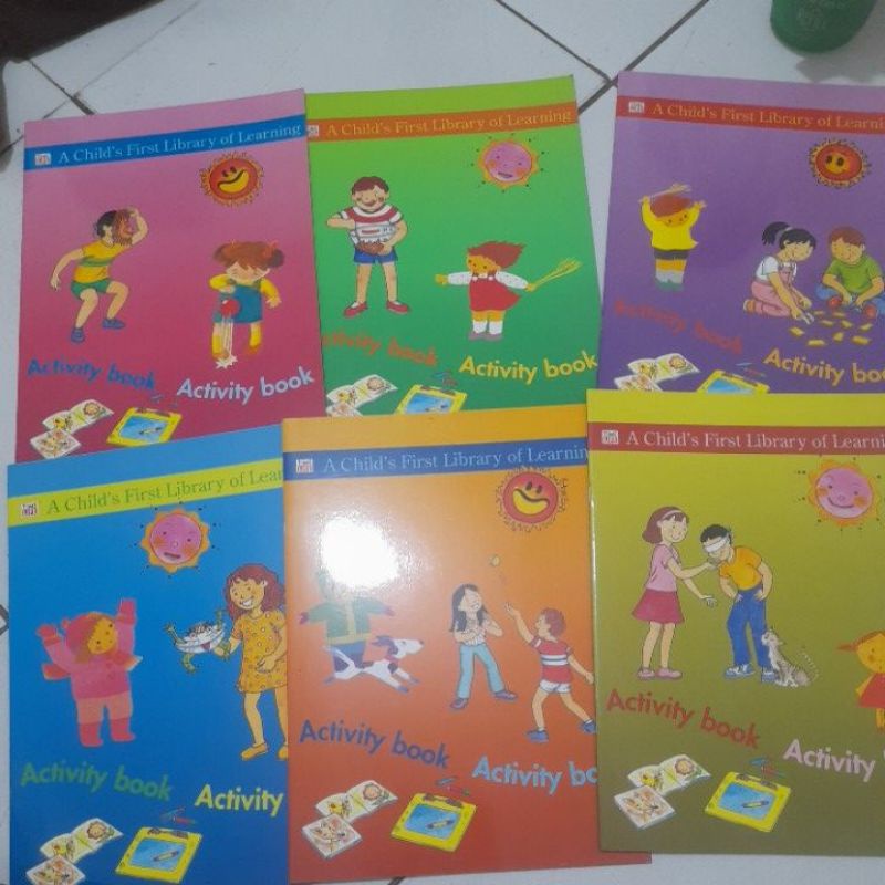 A child's first library of learning activity book (6 buku)
