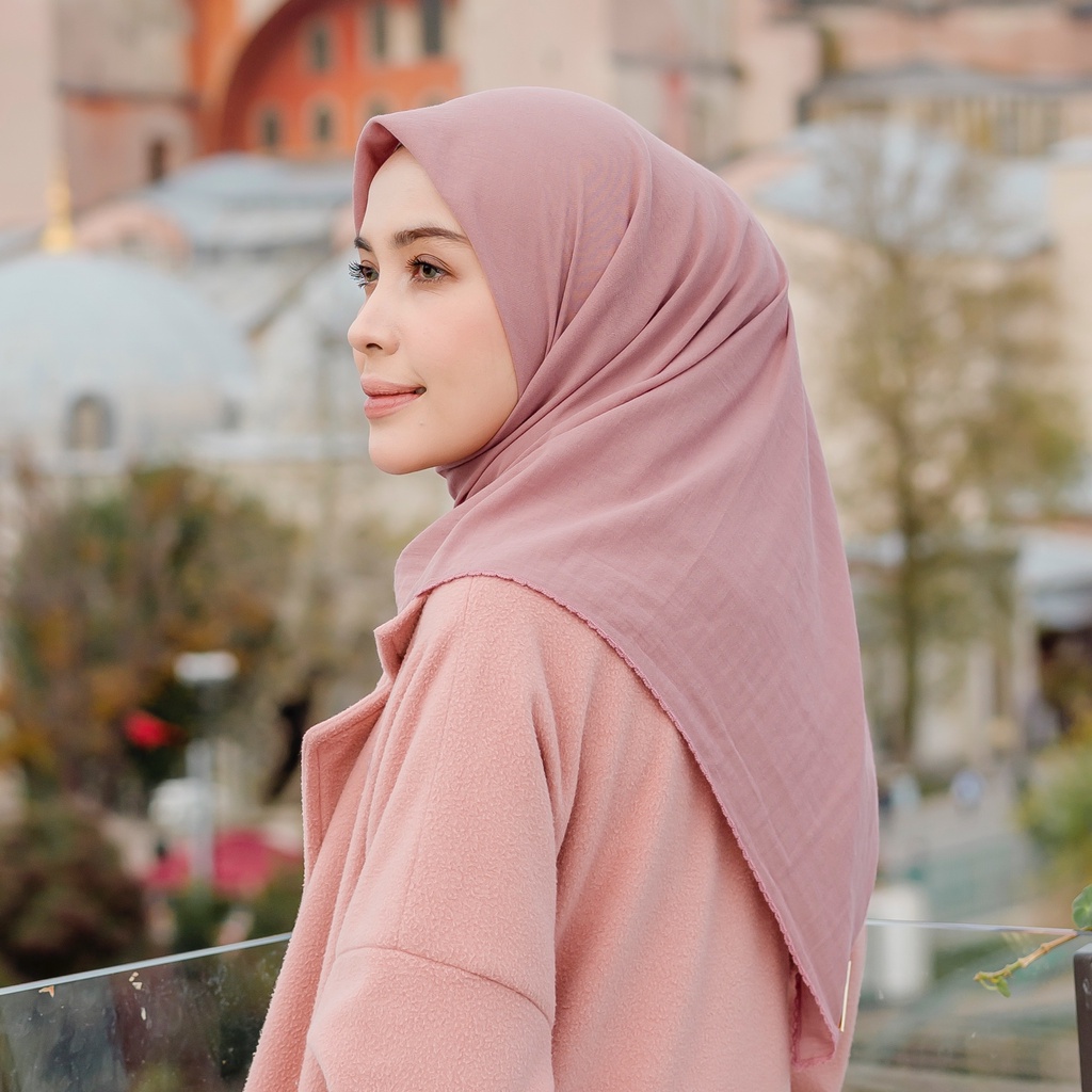 Lozy Hijab - Embroidery Signature Square ( Hijab Segiempat Voal Lozy x Hamidah )