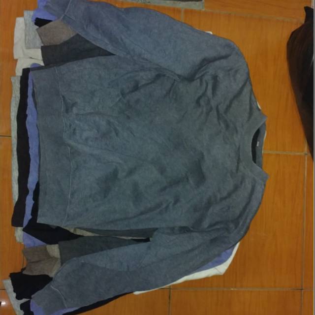 CREWNECK UNIQLO BASIC POLOS