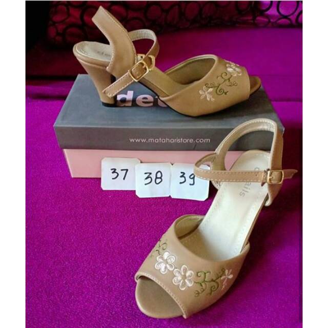 Sandal Heels Wanita Details