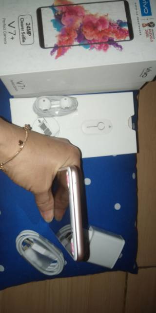 Vivo v7+ full set ori  lengkap second