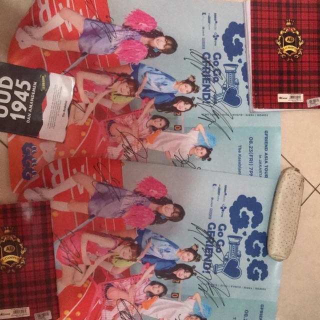 SIGNED POSTER GO GO GFRIEND