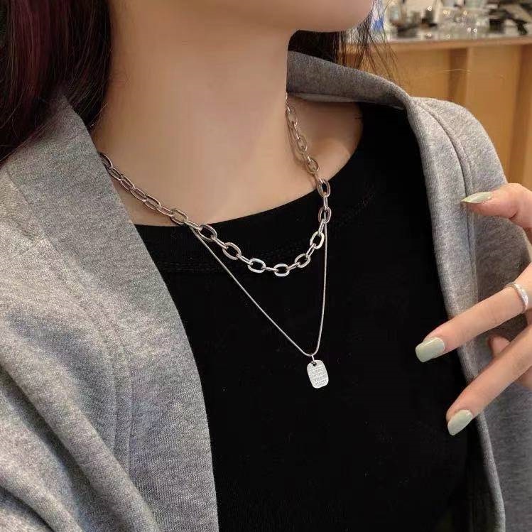 Kalung Rantai Ganda Liontin Koin Bahan Alloy Warna Emas Untuk Wanita