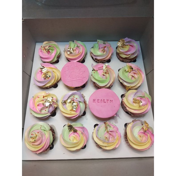 

cup cake isi 16 pcs