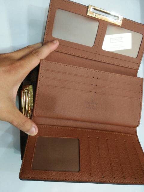 Dompet lipat tiga panjang kunci 61700