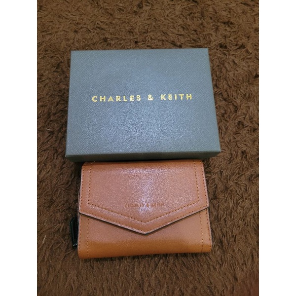 Preloved dompet CHARLES & KEITH ENVELOPE WALLET CK6-107700427