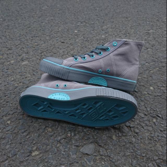 Sepatu Warrior Classic Grey Tosca High