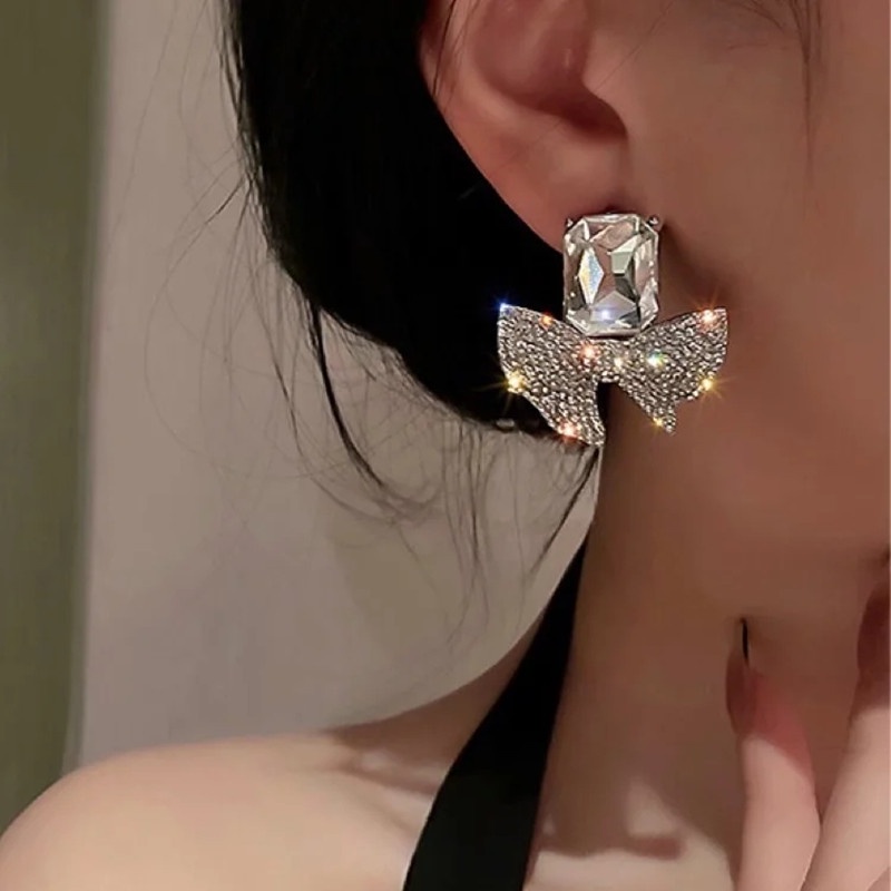 Anting Tusuk Gantung temperament Desain Pita Hias Kristalberlian Untuk Wanita