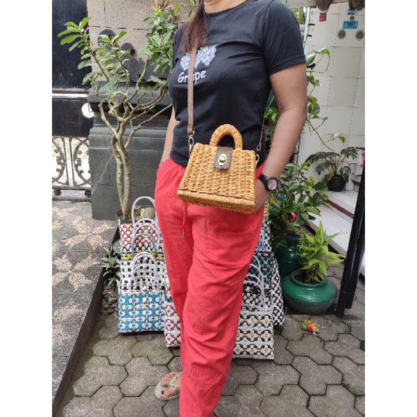 Tas Selempang Wanita/ Tas Anyaman Rotan/ Tas Anyaman Rotan Bali Messie Bag