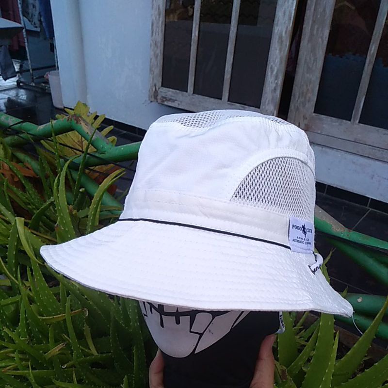 TOPI BUCKET PUTIH POGO CLUB sec