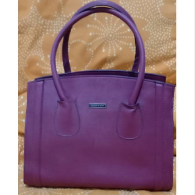 Tas wanita charles&keith warna merah maroon