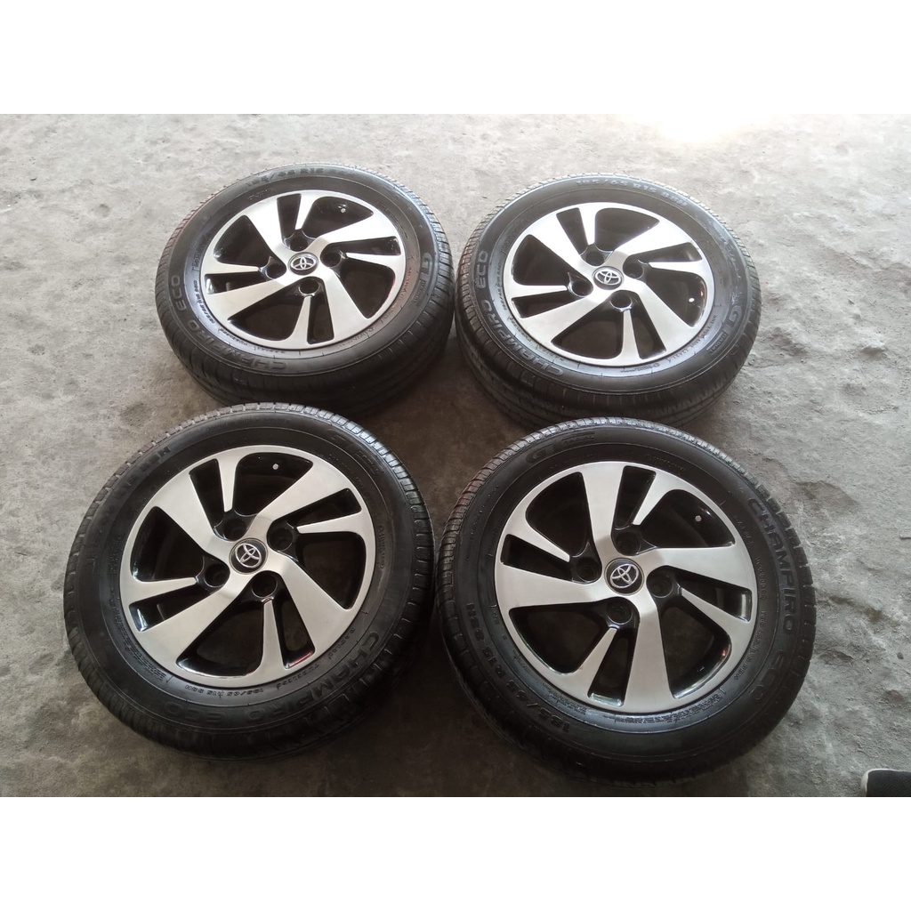 Velg Mobil Bekas Original STD AVANZA VELOZ R15 Hole 4X114 Lebar 5 Black Polis + Ban GT-radial 185 65