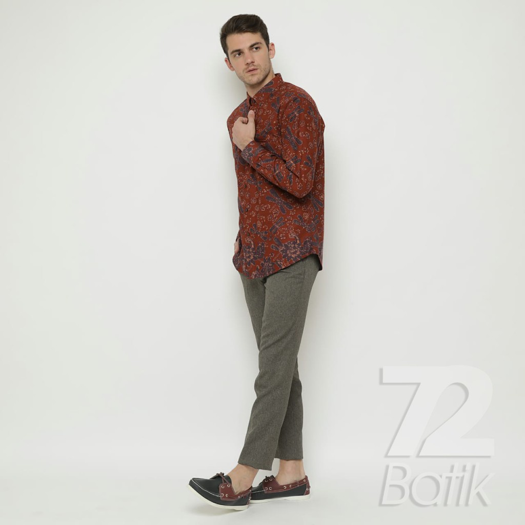 BATIK PRIA LENGAN PANJANG Kemeja Premium Motif Capung Warna Merah Bata 721149 Cap 72 - Baju Kemeja Atasan Pakaian Setelan Batik Pria Cowok Laki Laki Remaja Keluarga Kantor Lengan Panjang Modern Slimfit Slim Fit Premium Kekinian