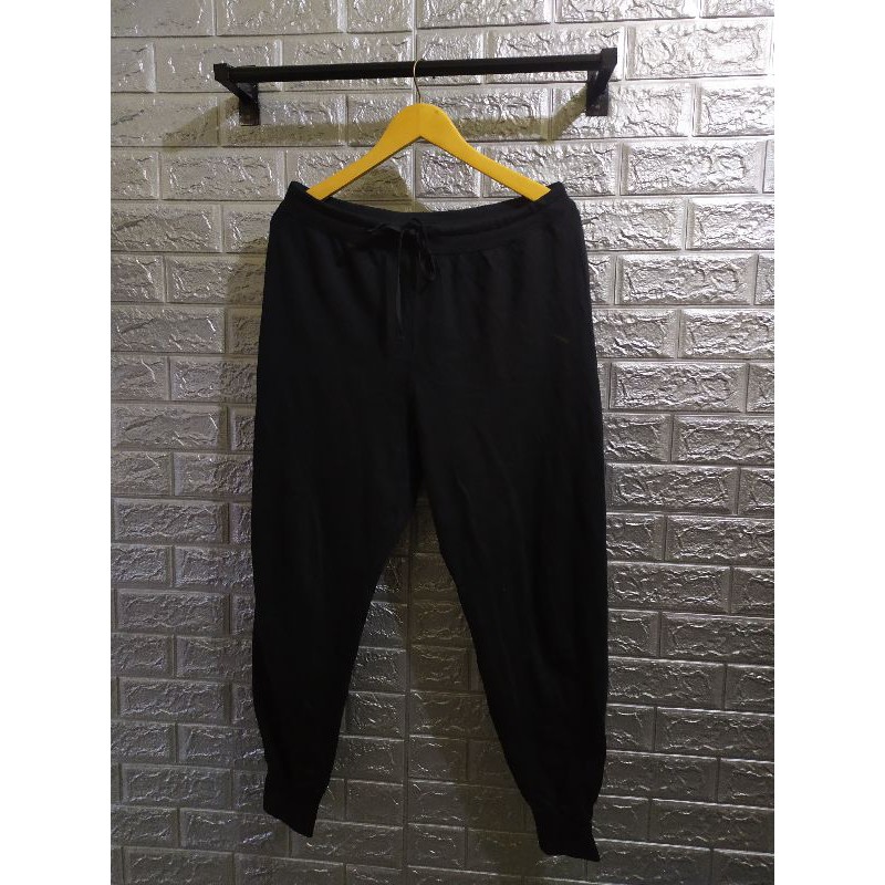 Celana uniqlo training jogger  wanita size XL second