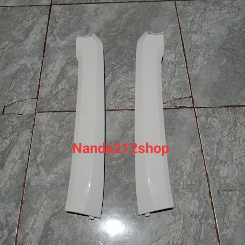 Cover dek samping R/L Scoopy donat 2018-2019 putih