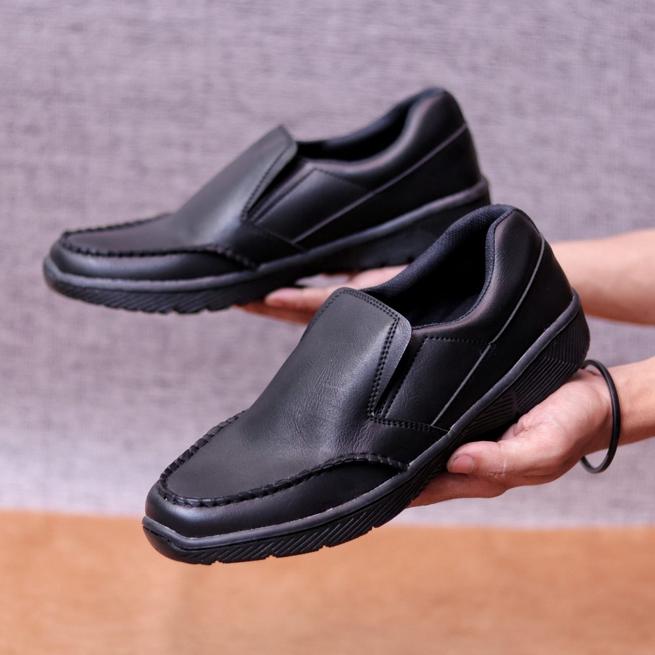 MOLK Sepatu Kasual Formal Pantofel Hitam Pria Kulit Sintetik Kerja Kantor Kuliah Original Branded