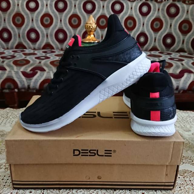 Sepatu Running DESLE Original Termurah