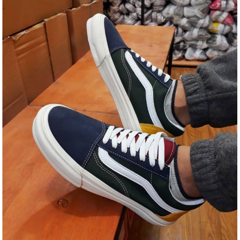 Vans Sepatu Pria Promo