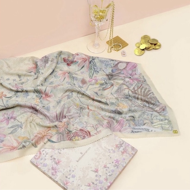 Buttonscarves Dubai Series Ivory