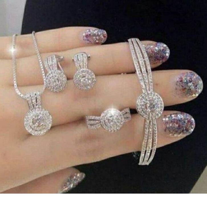 Sudah READY.. 1 set perhiasan titanium diamond silver