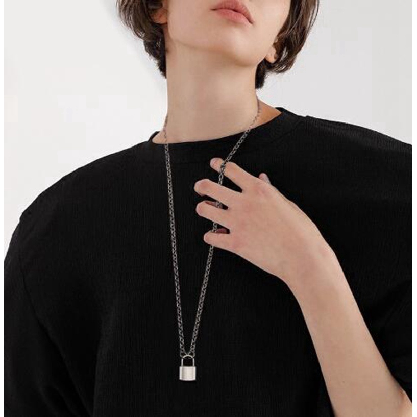 The new European and American retro personality simple wild lock bungee cool metal fashion necklace clavicle chain