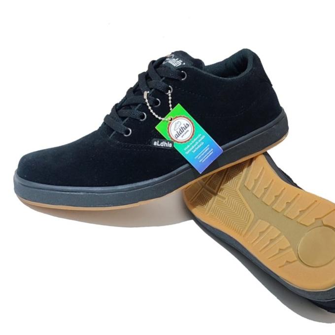 Sepatu Pria Hitam Polos Sneakers Cowok Keren Terbaru Aldhis Full Black