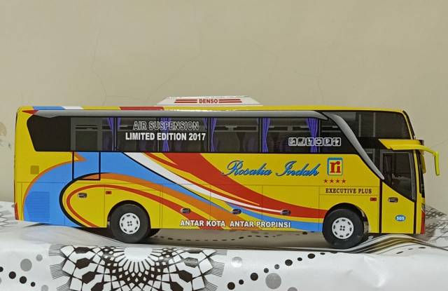 Miniatur Bus bis / mainan bus bis  Rosalia indah shd  kuning