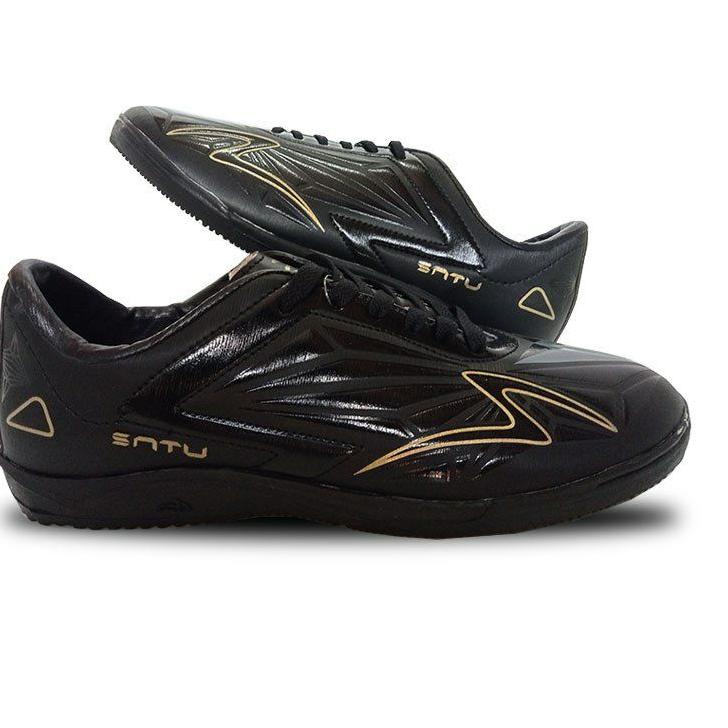 BHD.11Au22ι | Sepatu Futsal Specs Accelerator Satu Pro in Hitam Gold Premium Grade Ori Size 39 -43