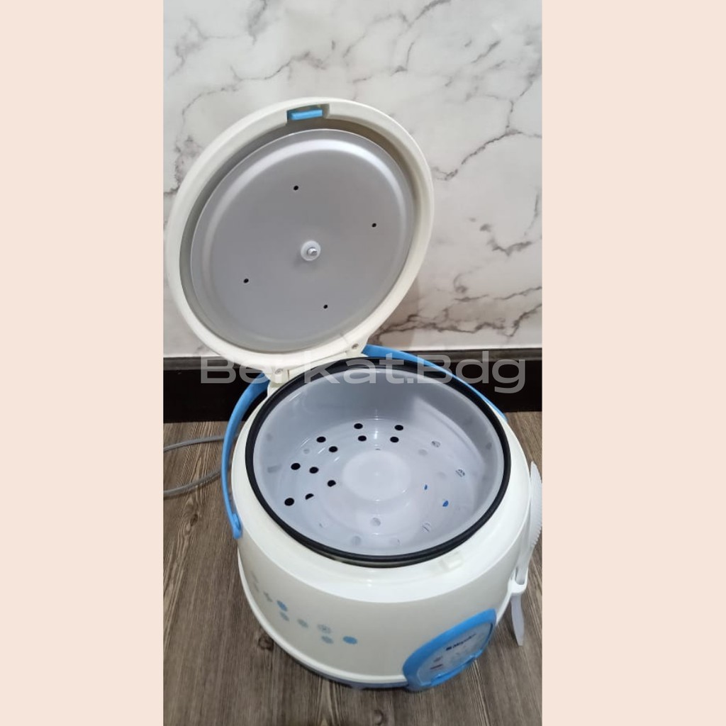 Rice Cooker / Magic Com Miyako 1,2 L Liter MCM 612