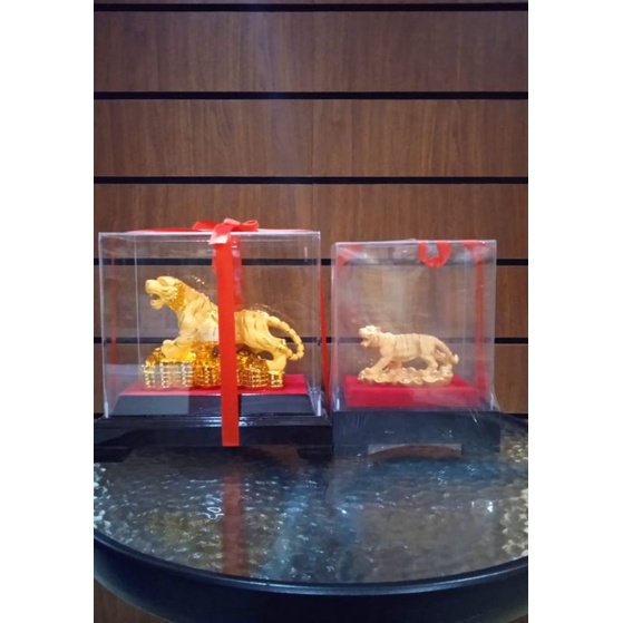 Pajangan Harimau Emas Tatakan Kayu - 9"