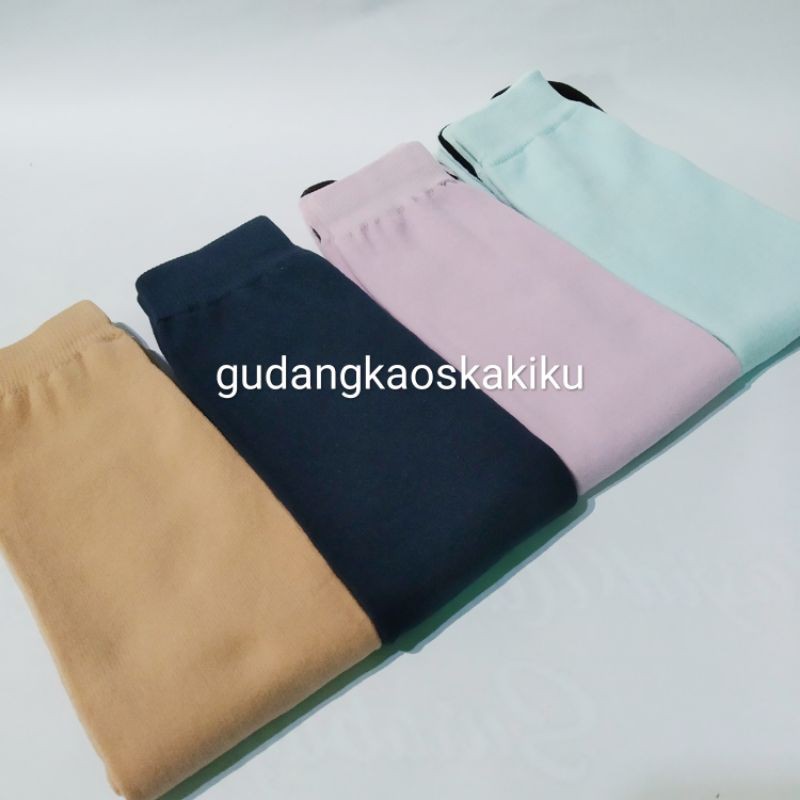 KAOS KAKI JEMPOL MUSLIMAH POLOS TAPAK HITAM NILON PANJANG MURAH-2