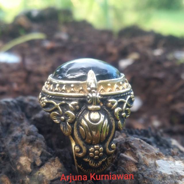 MUSTIKA BATU PETIR