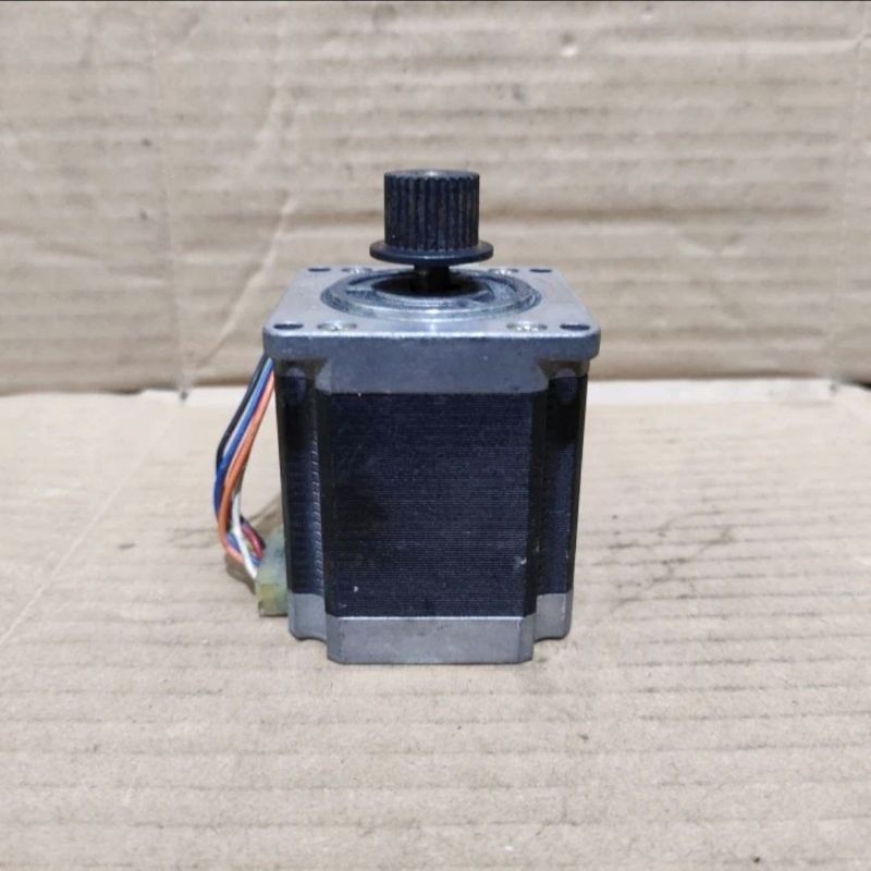 MOTOR STEPPING SANYO DENKI STEPSYN DC 3.25A 1.8deg 0.6 OHM/COIL