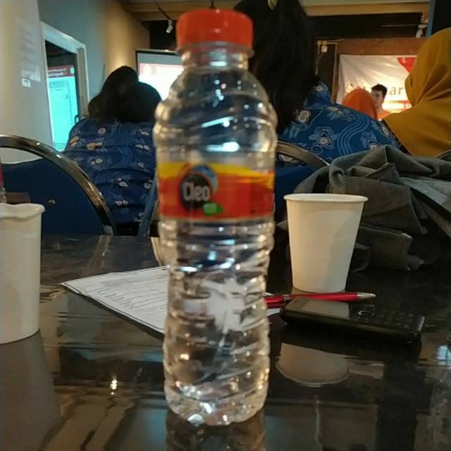 

Cleo air minum kemasan botol 330 ml